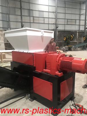 China Powerful solid waste recycle machine rubber/CD/wood/tire/Plastic/Can/fiber/Cloth/Metal etc Shredder producer best price