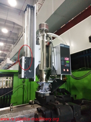 China Glass hopper Good quality CE certified Compressed Air dryer capacity 3U for plastic line Best price to Korea
