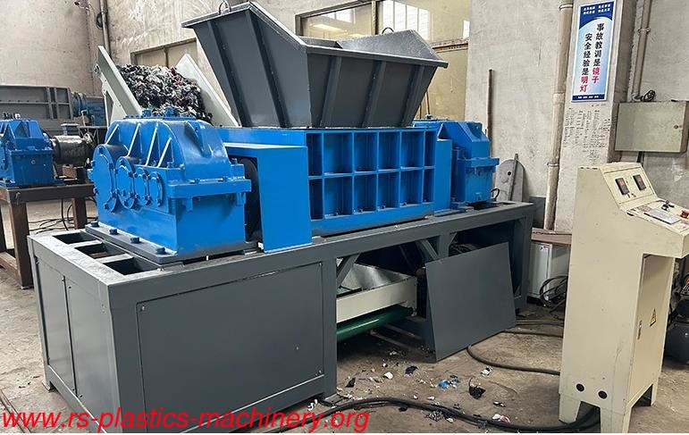 China Strong Powerful solid waste recycle machine/rubber/wood/metal/cloth/straw etc all solid waste Shredder supplier good price wholesale
