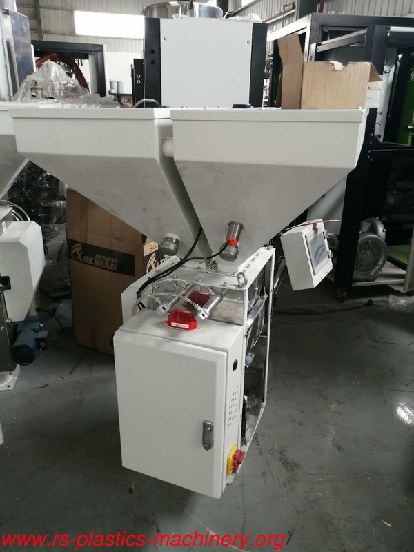 Output 300kg/hr automatic gravimetric blender supplier weight sensor mixer doser unit put on extruder directly factory price agent needed