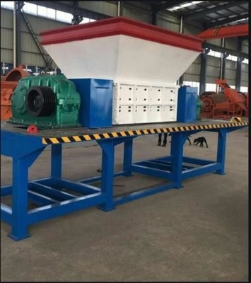 China Potente máquina de reciclaje de residuos sólidos Barril/CD/madera/neumático/plástico/latón/paño/fabricante de trituradora de metales buen precio